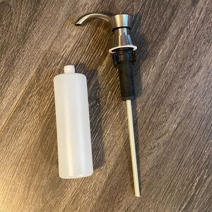 Delta Valo Kitchen sink soap/lotion dispenser